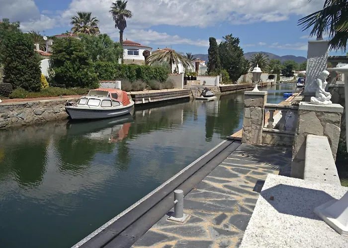 Villa Amb Amarre I Jardi