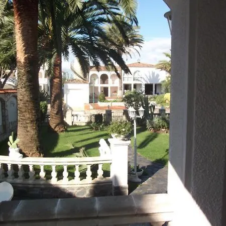 Villa Amb Amarre I Jardi Empuriabrava Exterior photo